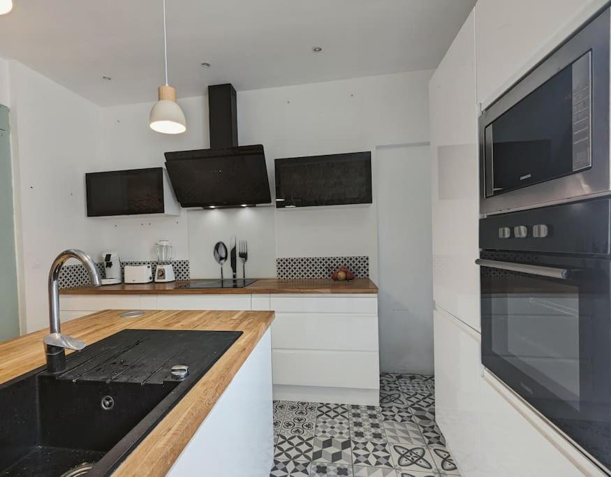 A 5Mn De La Reserve Africaine, Charmante Maison De Village Avec Patio Sigean Luaran gambar