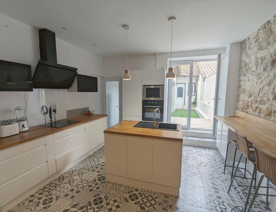 A 5Mn De La Reserve Africaine, Charmante Maison De Village Avec Patio Sigean Luaran gambar