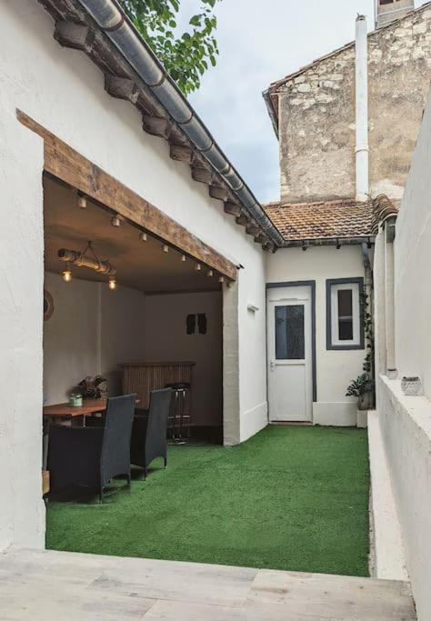 A 5Mn De La Reserve Africaine, Charmante Maison De Village Avec Patio Sigean Luaran gambar